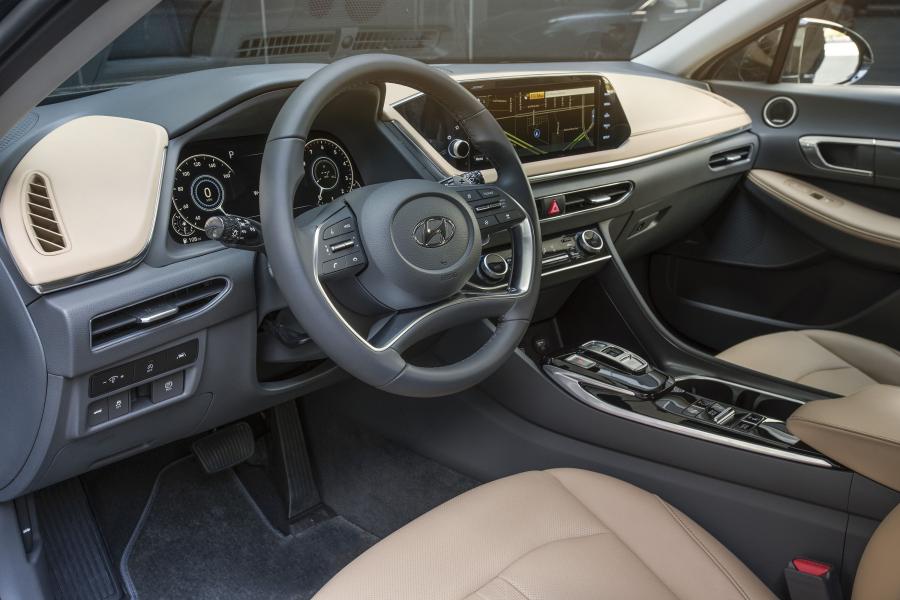 Интерьер Hyundai Sonata 2019 года  (NA) (фото 24 из 42)